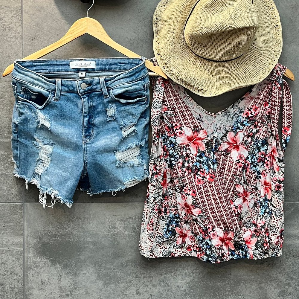 Ces Femme adorable summer flattering tank top
